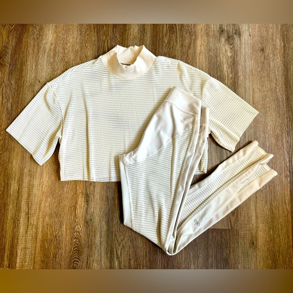 Alo Bone Cream Mesh Set Size Small High-Waist Legging & Short Sleeve Top - Picture 4 of 15